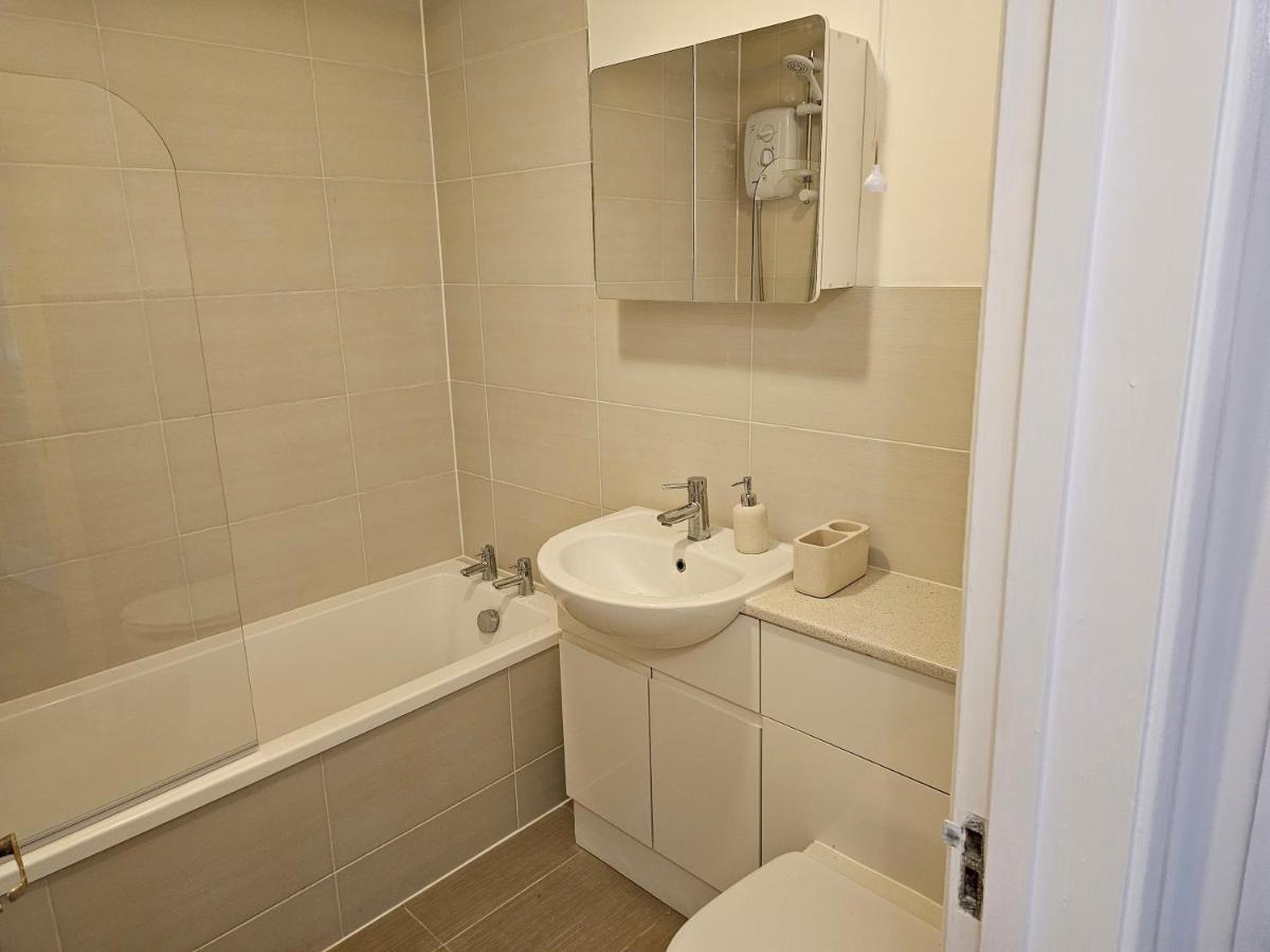 شقة 1 Bed Modern Flat ديدكوت المظهر الخارجي الصورة